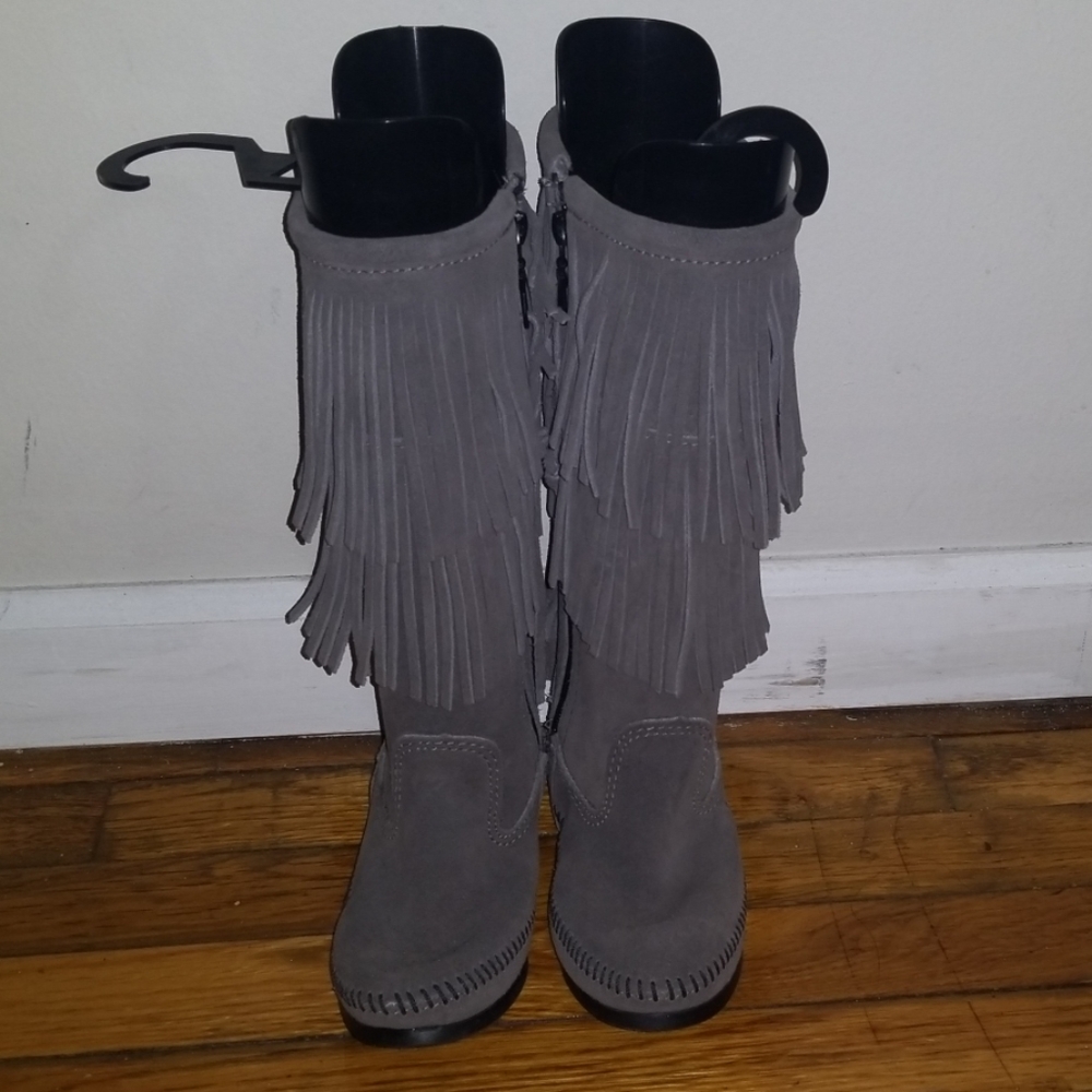 Minnetonka 2 Layer Fringe Boots
